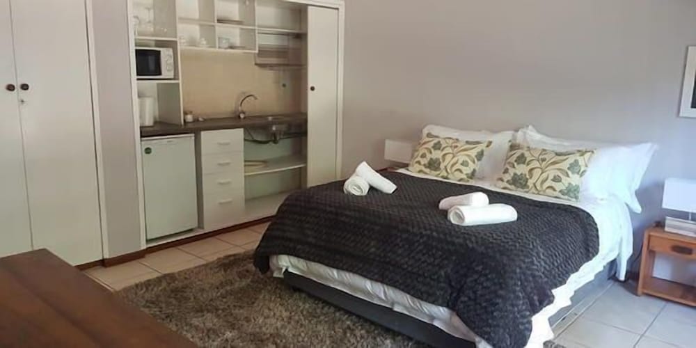 Фото A Queenslin Guesthouse