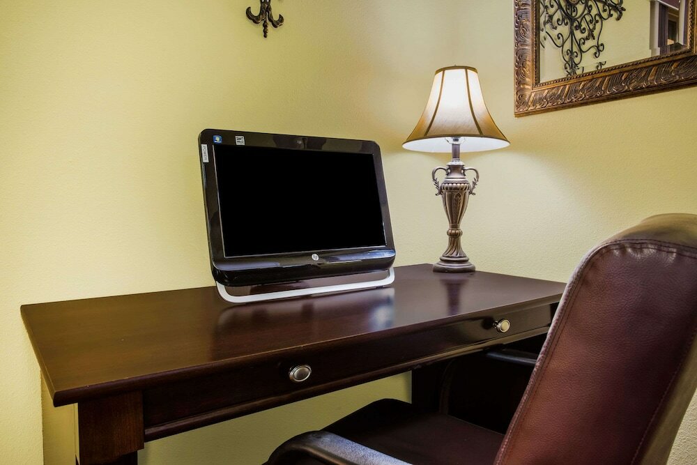 Фото Days Inn by Wyndham Yakima