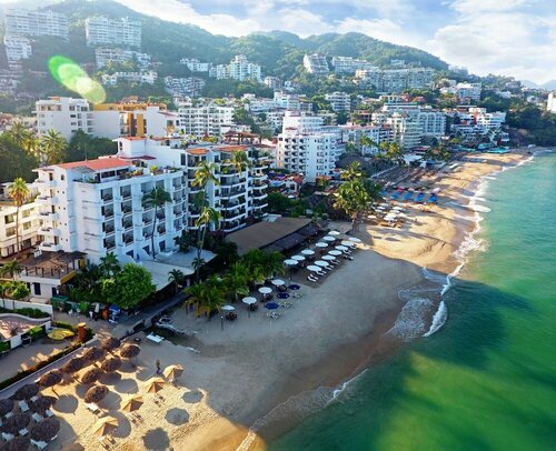Гостиница Emperador Vallarta Beachfront Hotel and Suites в Пуэрто-Вальярта
