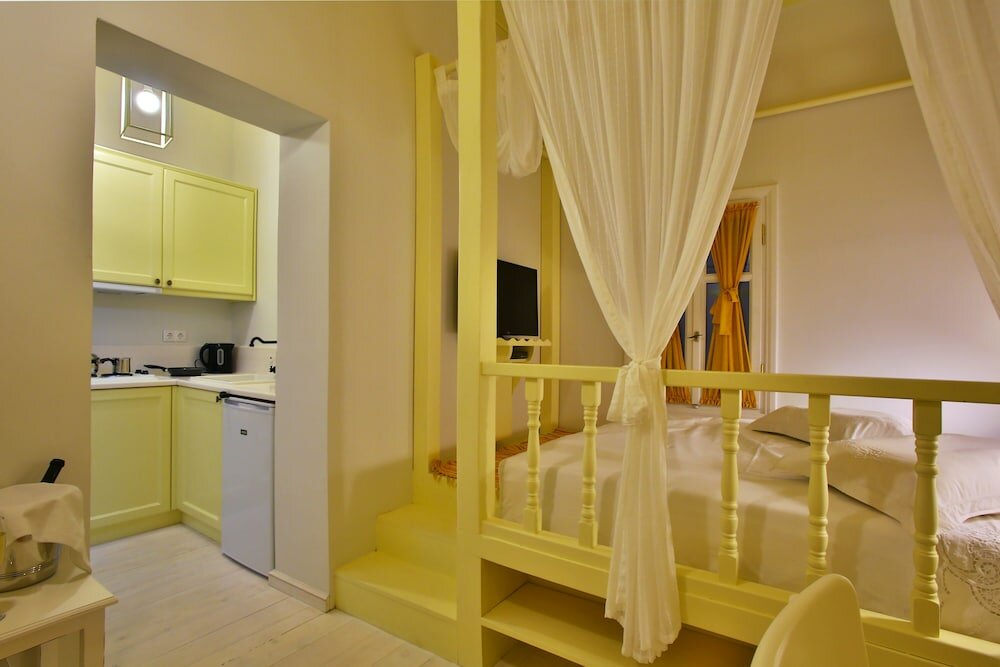 Фото Efchi Suites 1904