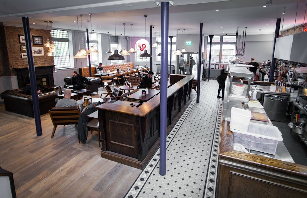 Фото PubLove  The Crown Battersea