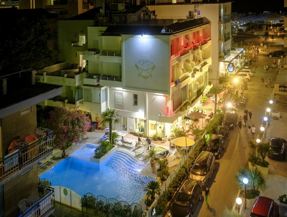 Фото отеля 1