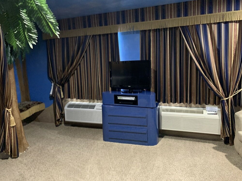 Фото Designer Inn & Suites