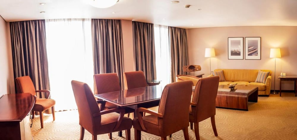 Фото Crown Hotel