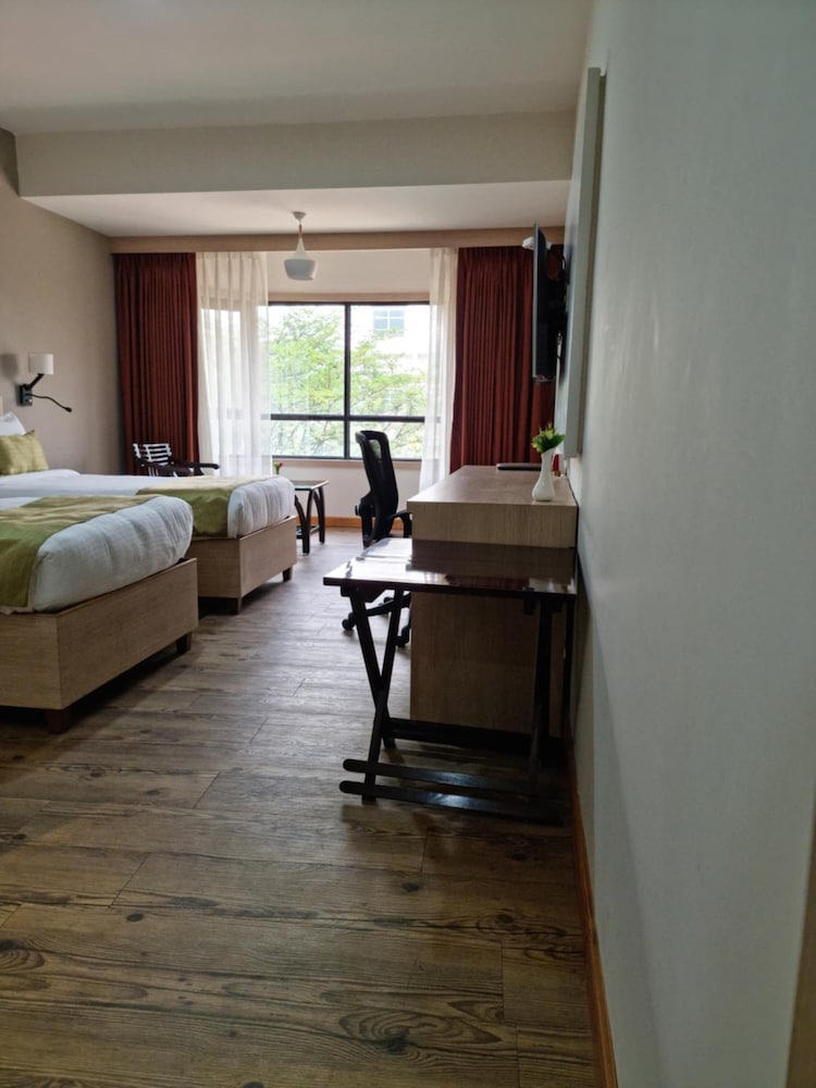 Фото Hotel Nirvana Luxury International