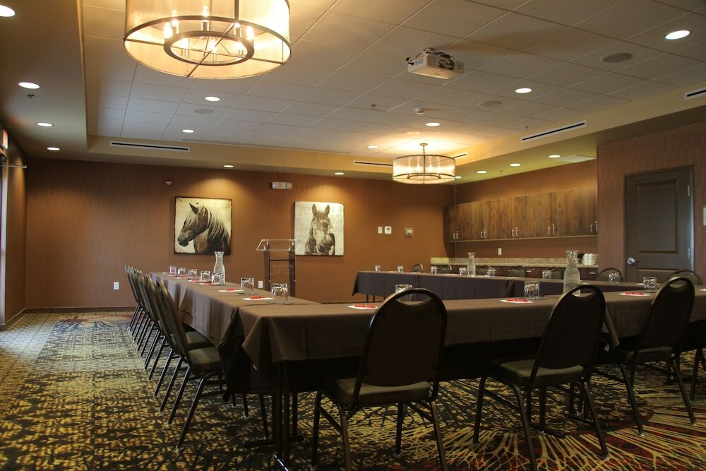 Фото Teddy's Residential Suites Watford City