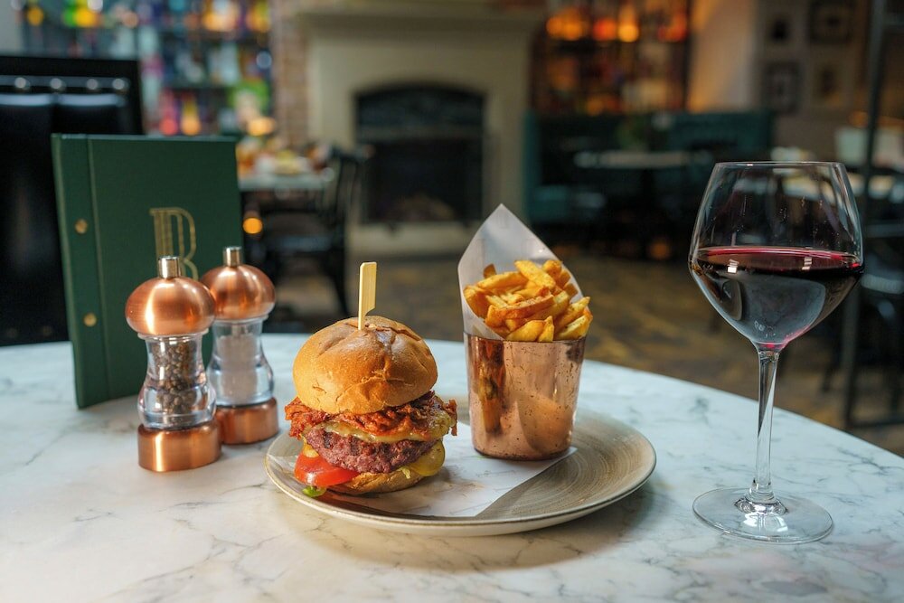 Фото Black Ivy Hotel