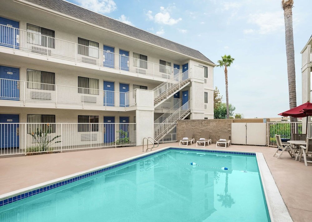 Фото Motel 6 Buena Park, Ca - Knotts Berry Farm - Disneyland