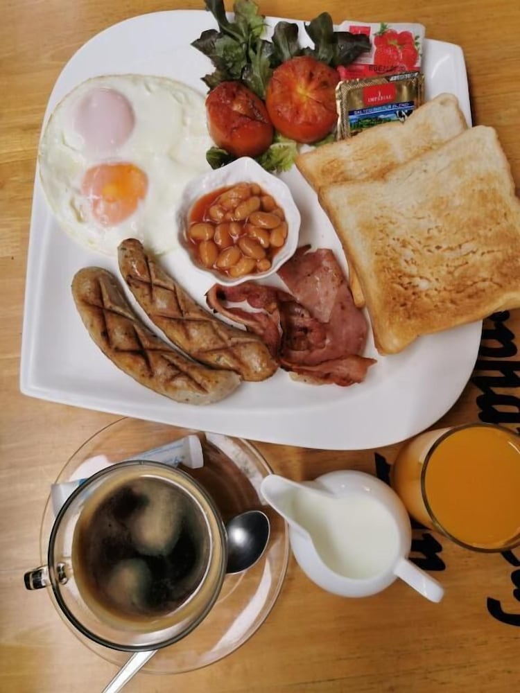 Фото Baan Yuyen Karon Guesthouse