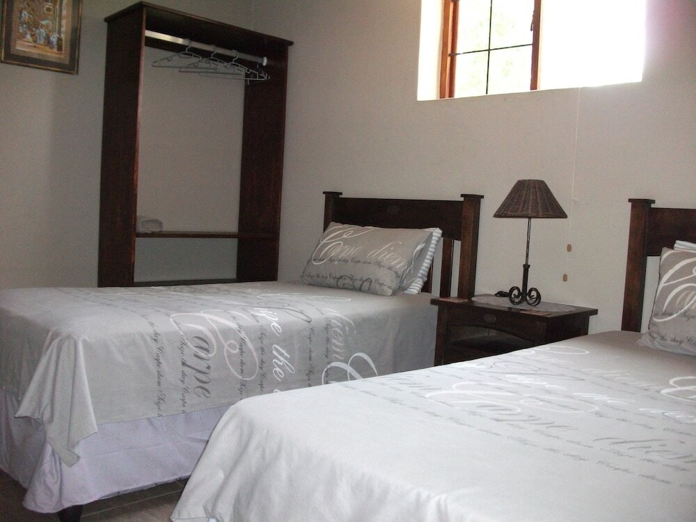 Фото Meerkat Manor