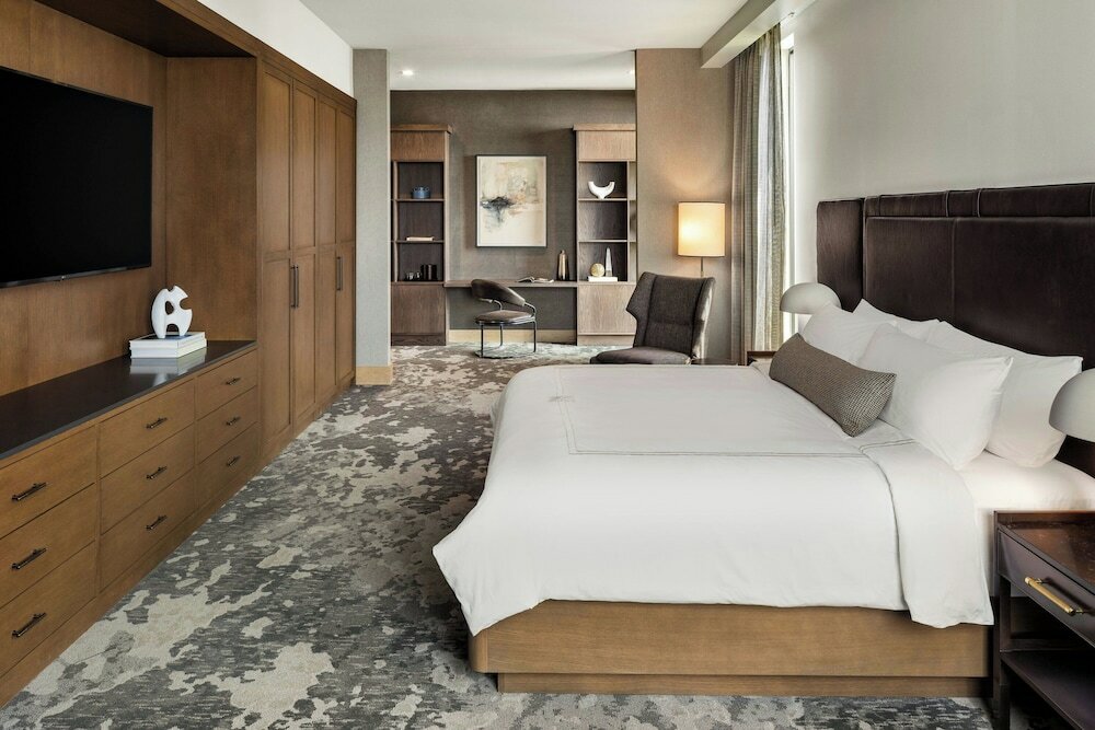 Фото The Trade, Autograph Collection