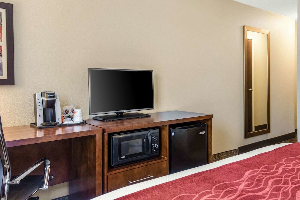 Фото Comfort Inn La Porte