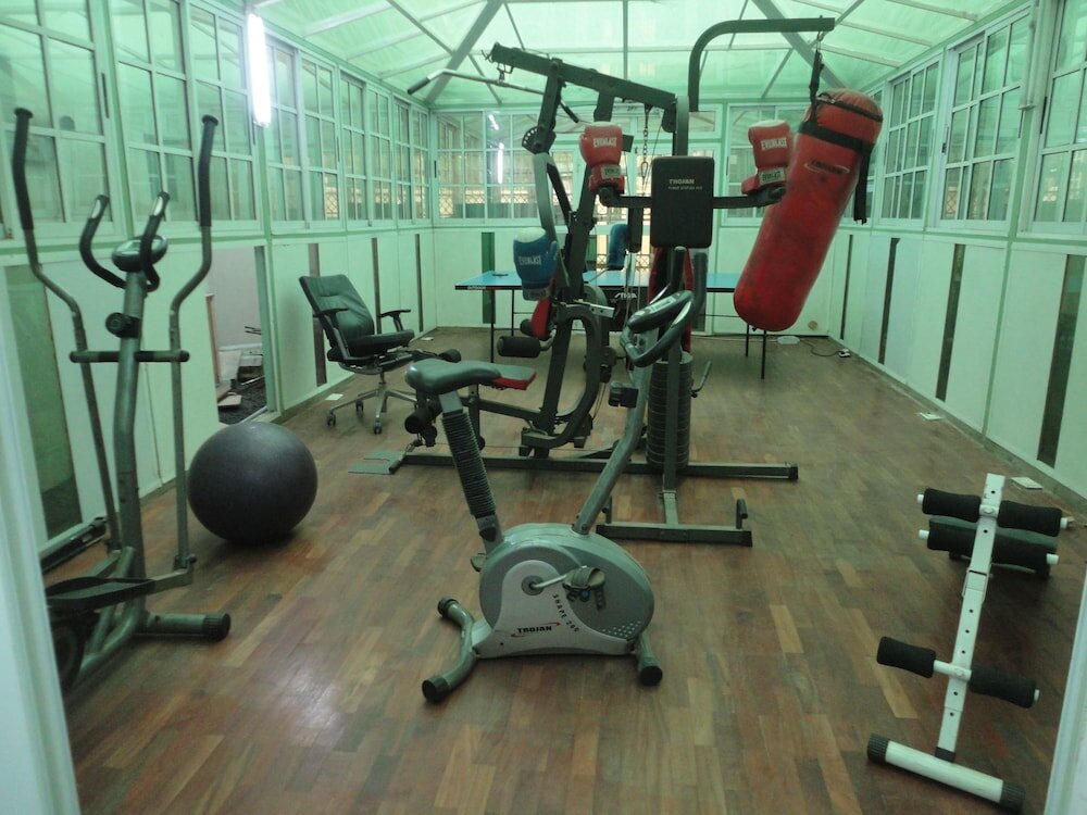 Фото Sdm Tavern and Suites