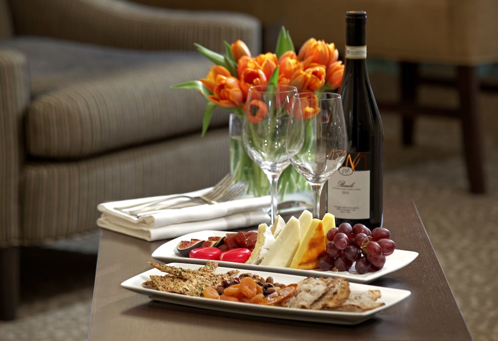 Фото Cambridge Suites Toronto