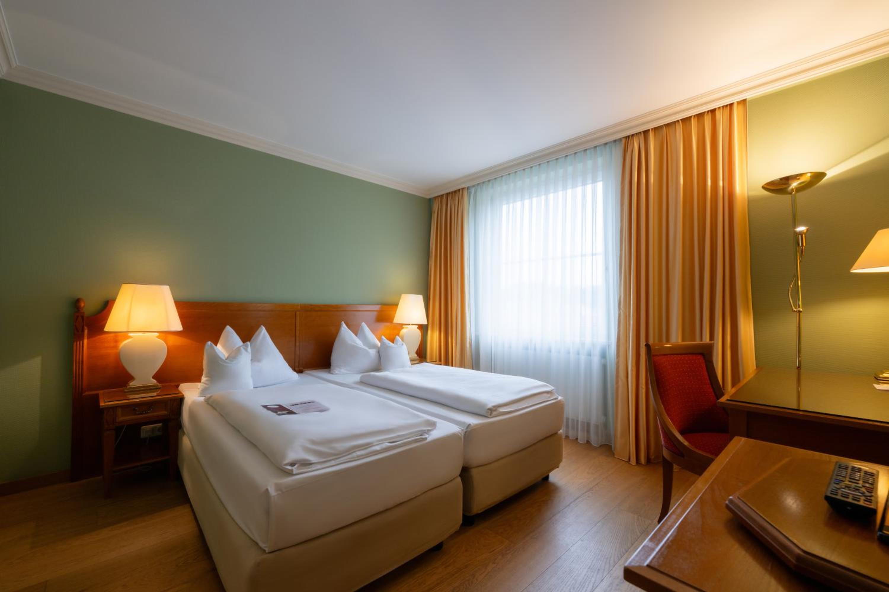 Фото отеля 2