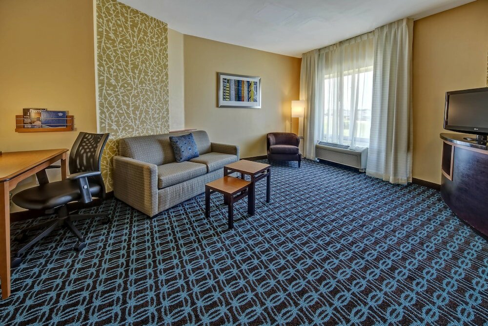 Фото Fairfield Inn & Suites Oklahoma City NW Expressway/Warr Acres