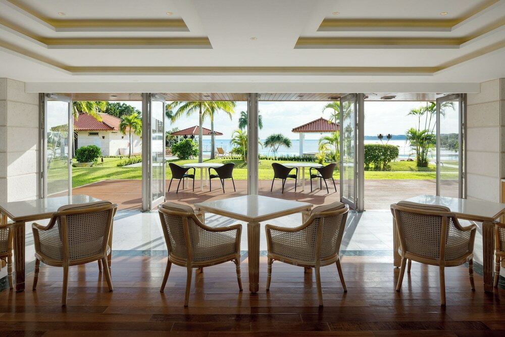 Фото Ishigaki Resort Hotel