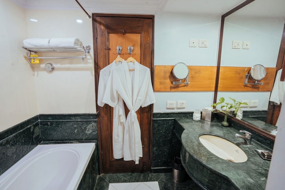 Фото The Piccadily Lucknow