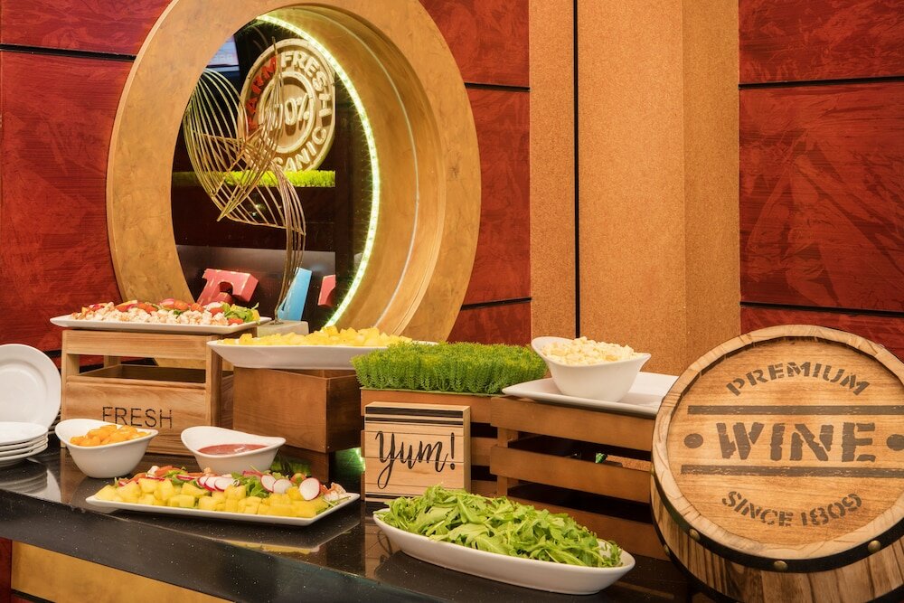 Фото Pier 5 Hotel Baltimore, Curio Collection by Hilton