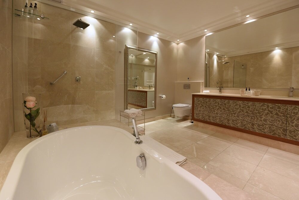 Фото The Clarendon - Bantry Bay