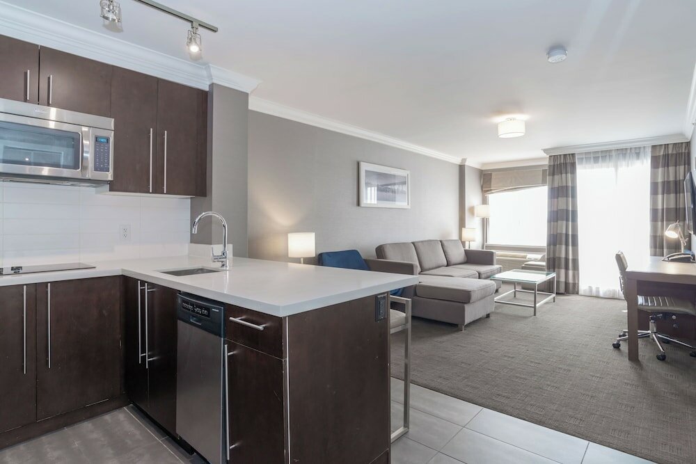 Фото Sandman Hotel Edmonton West