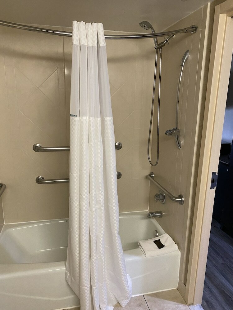 Фото Wingate by Wyndham Springfield