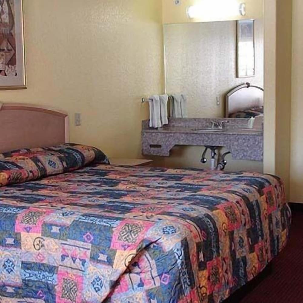 Фото Winnquest Inn Near Ft. Sam Houston