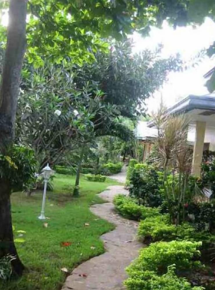 Фото Lapu Lapu Cottages and Restaurant