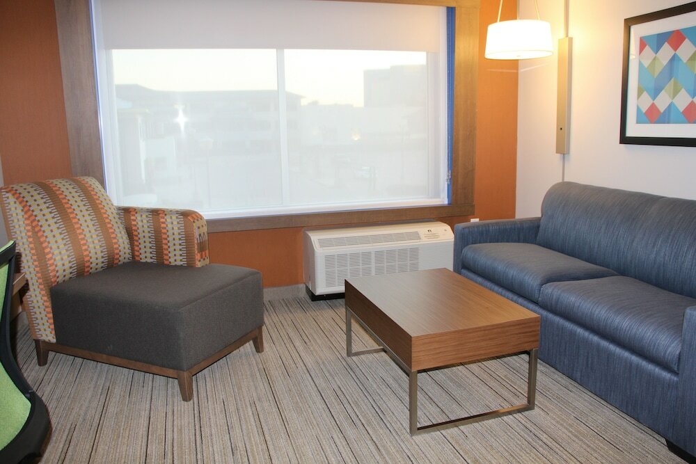 Фото Holiday Inn Express & Suites Phoenix - Airport North, an Ihg Hotel