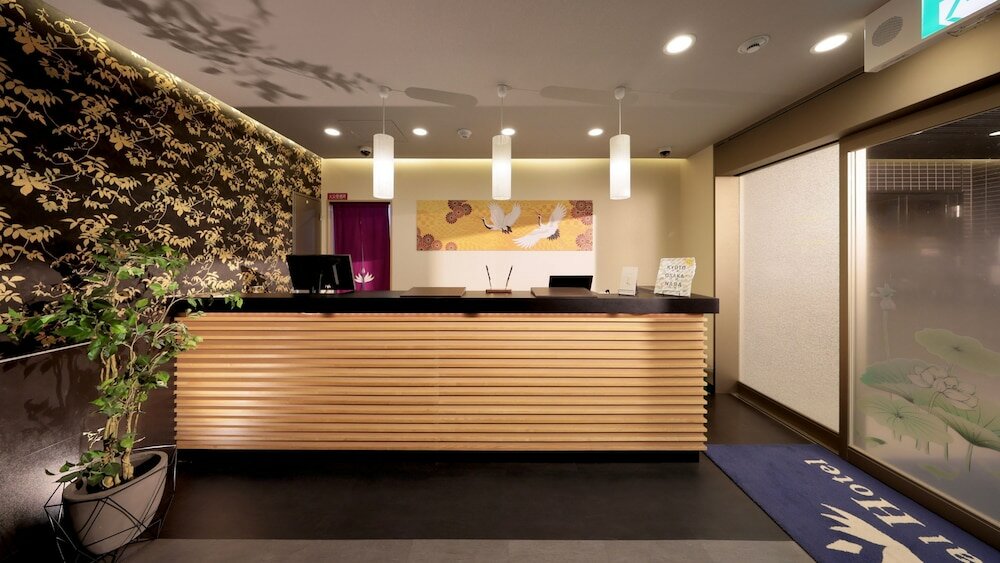 Фото Shinsaibashi Higashi Crystal Hotel