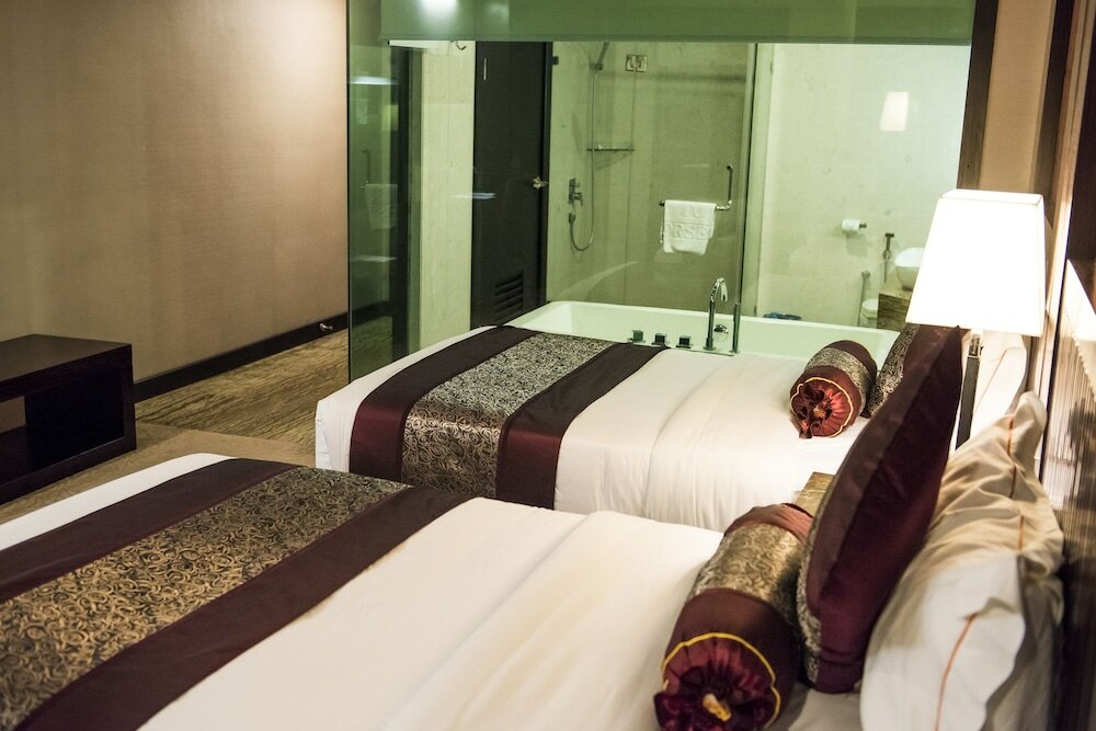 Фото Royale Signature Hotel