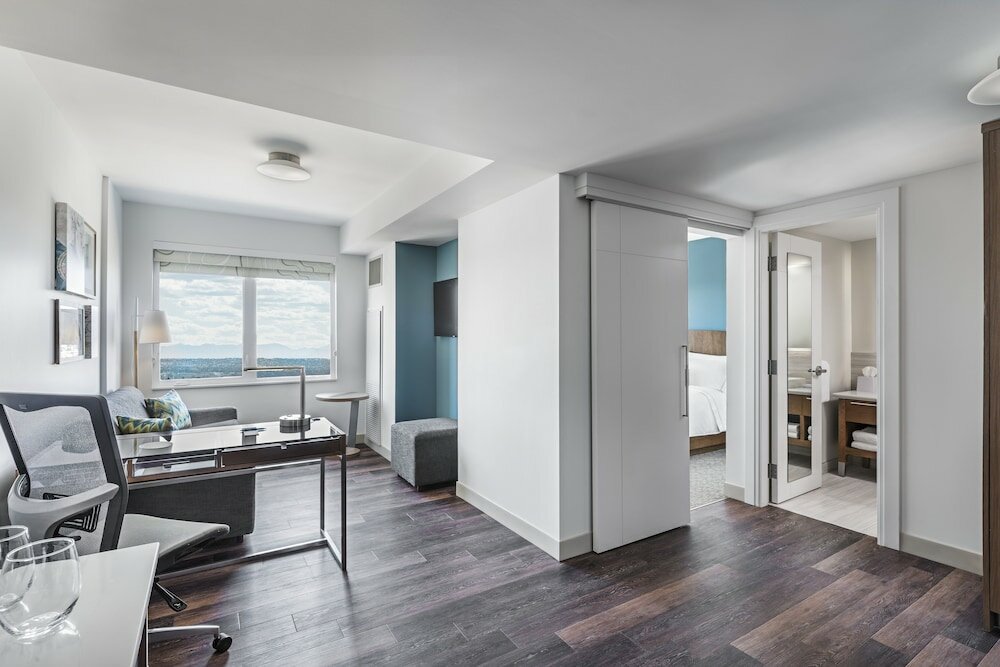 Фото Element Calgary Airport