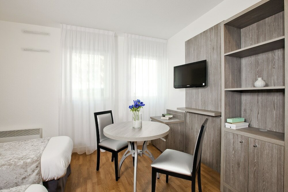 Фото Séjours & Affaires Reims Clairmarais