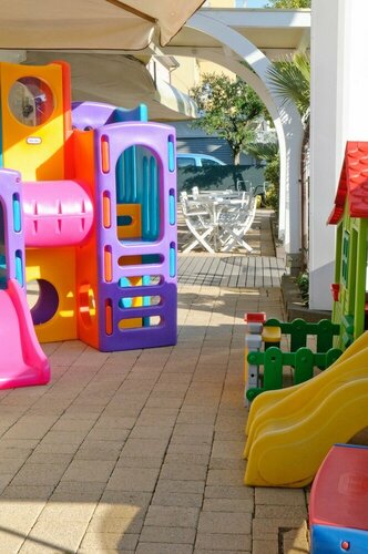 Внешний вид отеля Family Hotel Pinetina Mare в Червии, фото 3