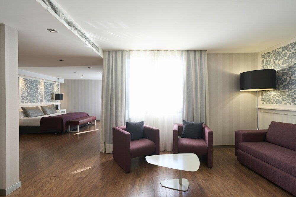 Фото Catalonia Catedral Hotel