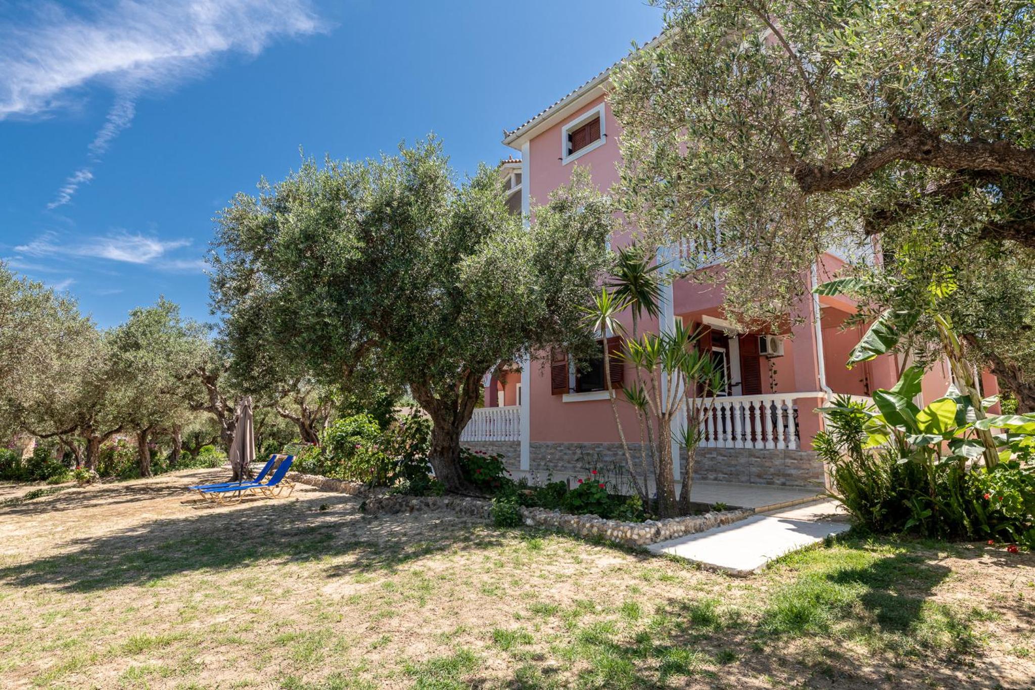 Фото Arazzo Apartments