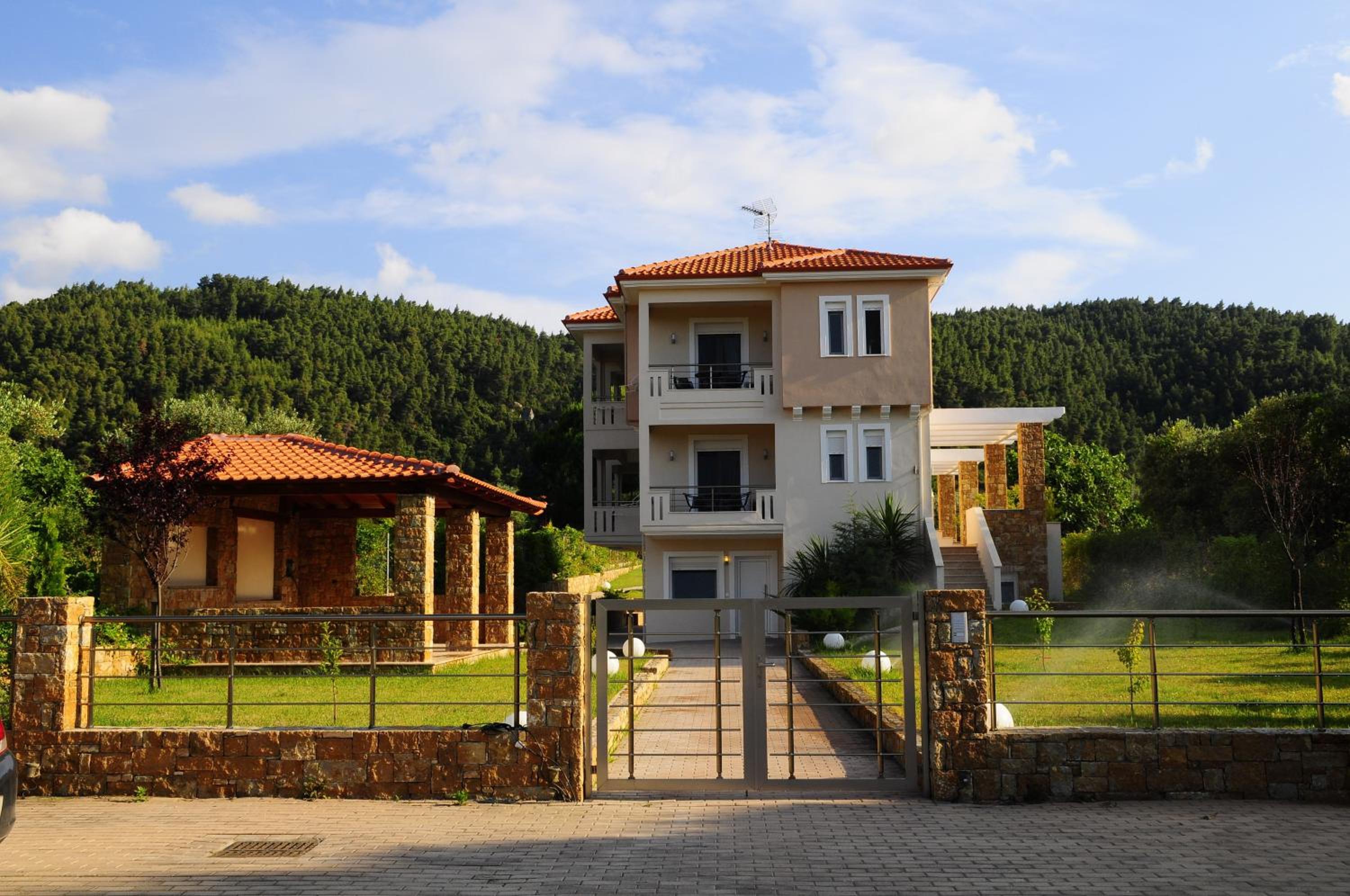 Фото отеля 2