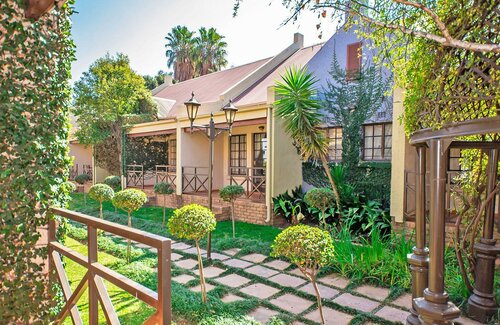 Гостиница Afrique Boutique Hotel Oliver Tambo