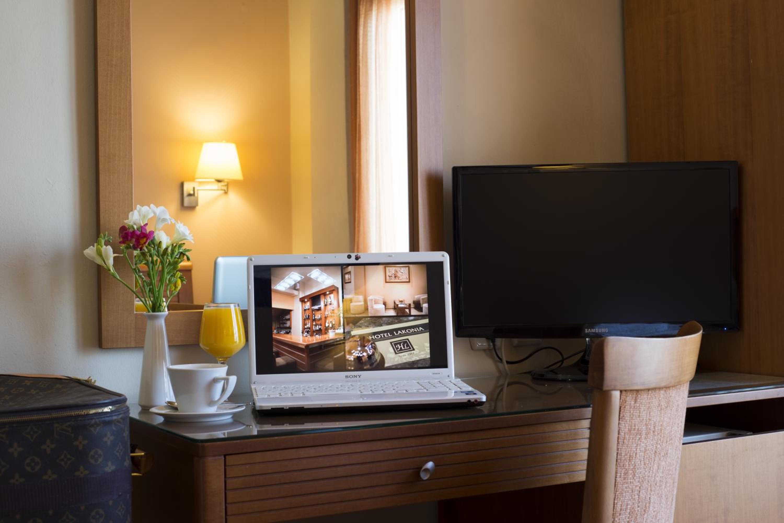 Фото Lakonia Hotel