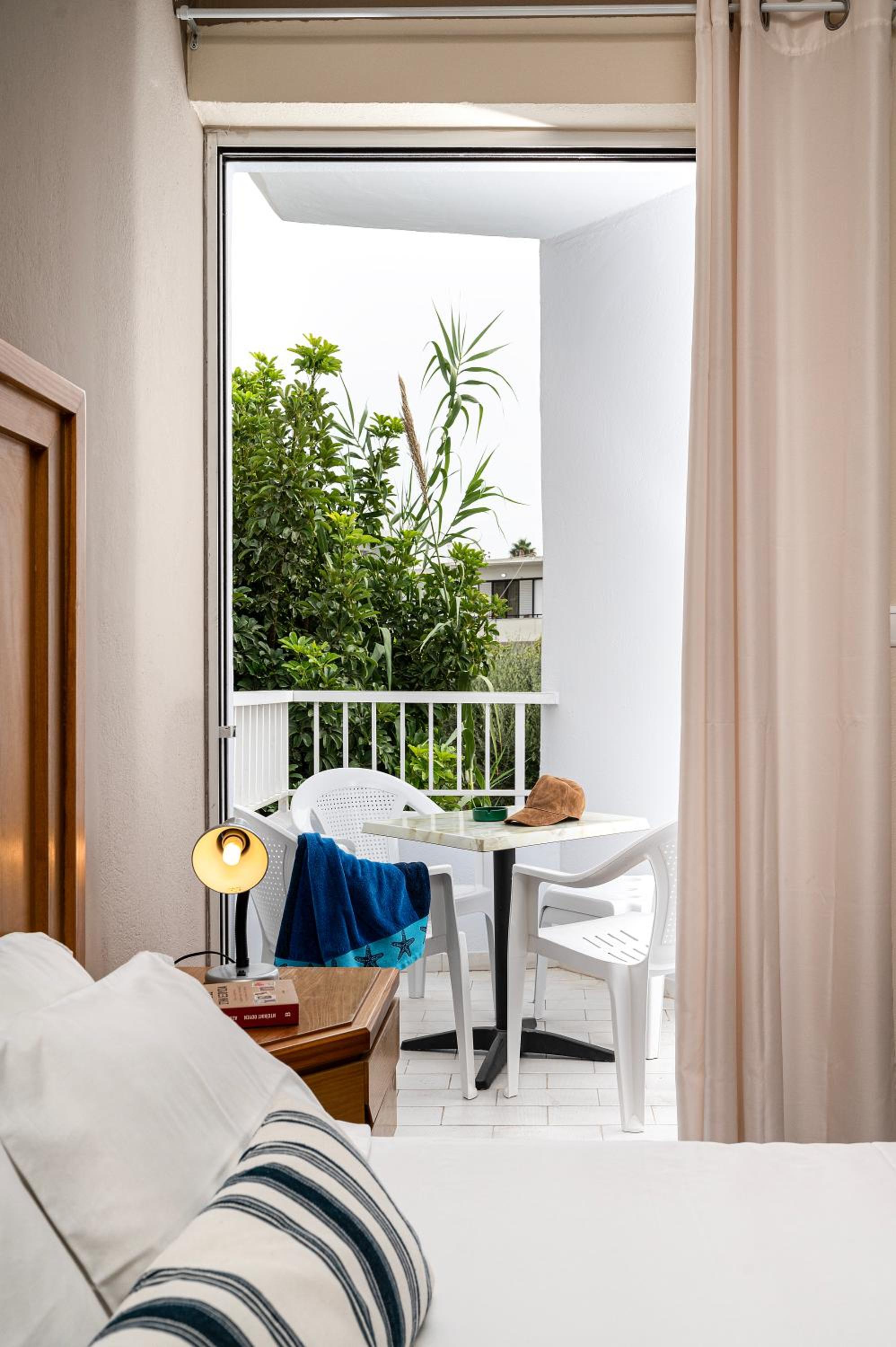 Фото Manias Apartments