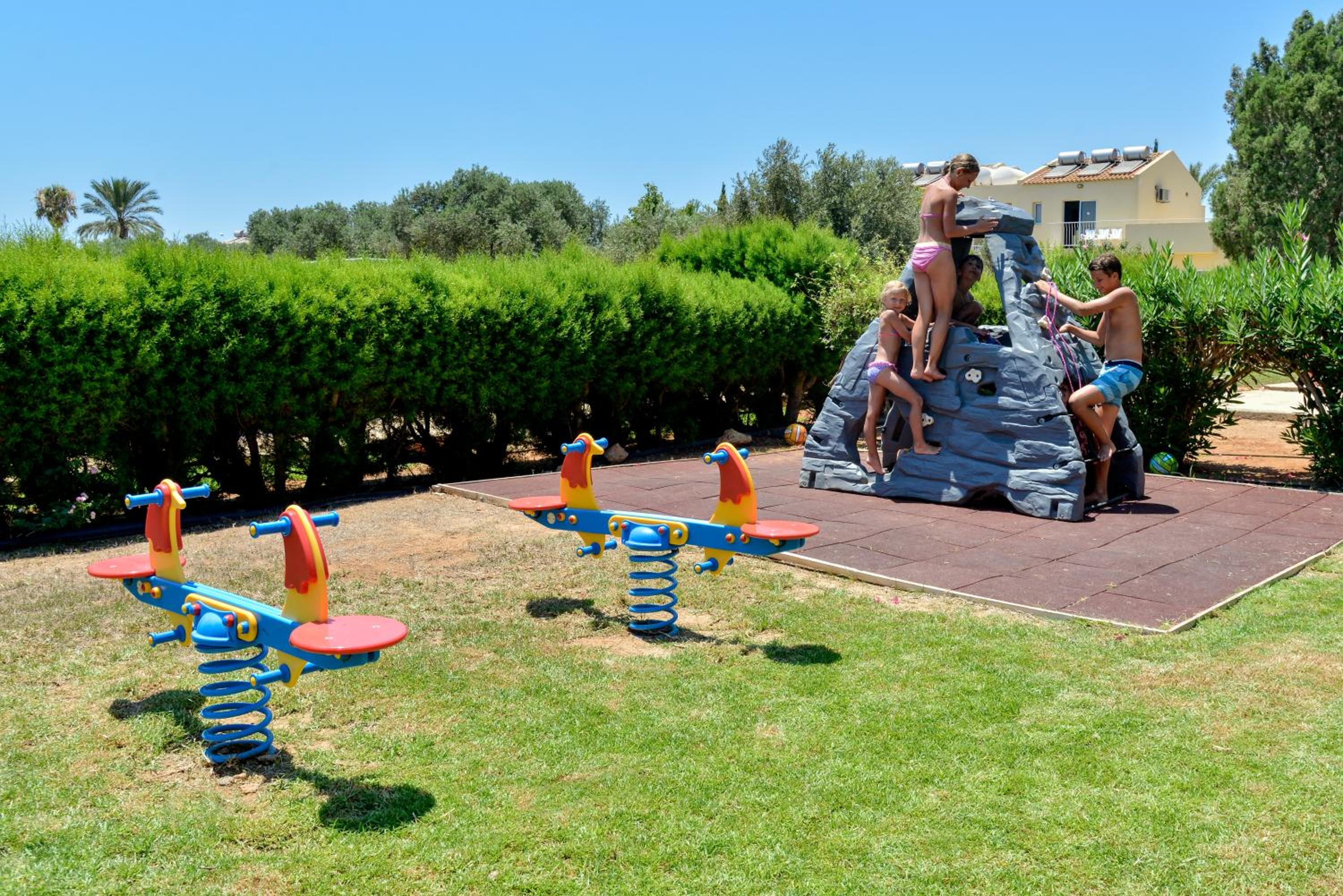 Фото Makronisos Holiday Village