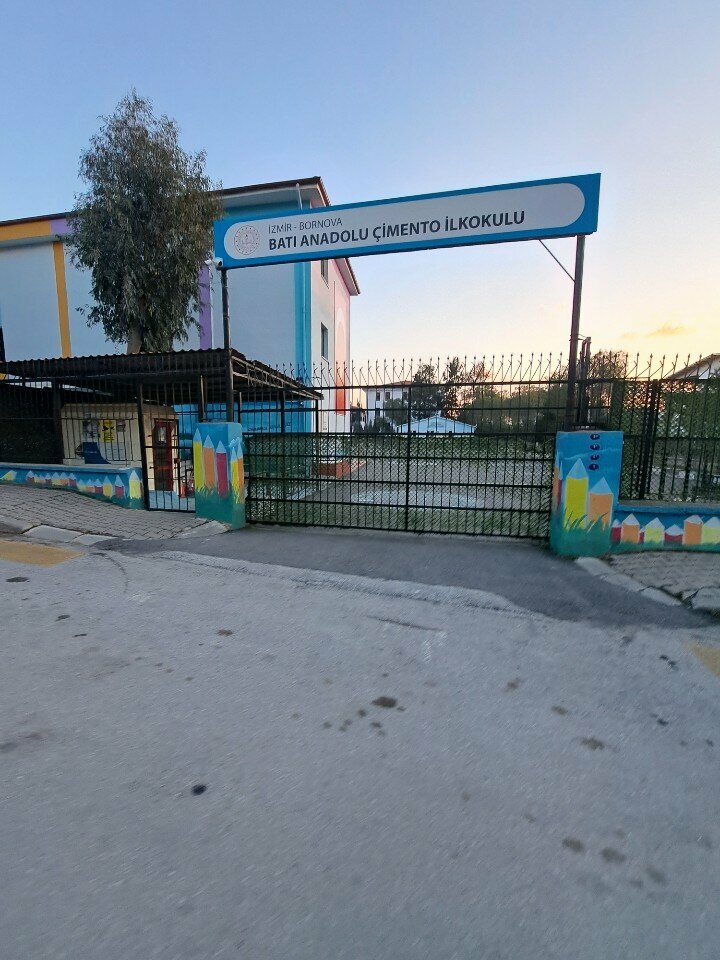 Primary school Bati Anadolu Cimento Primary School, Izmir, photo