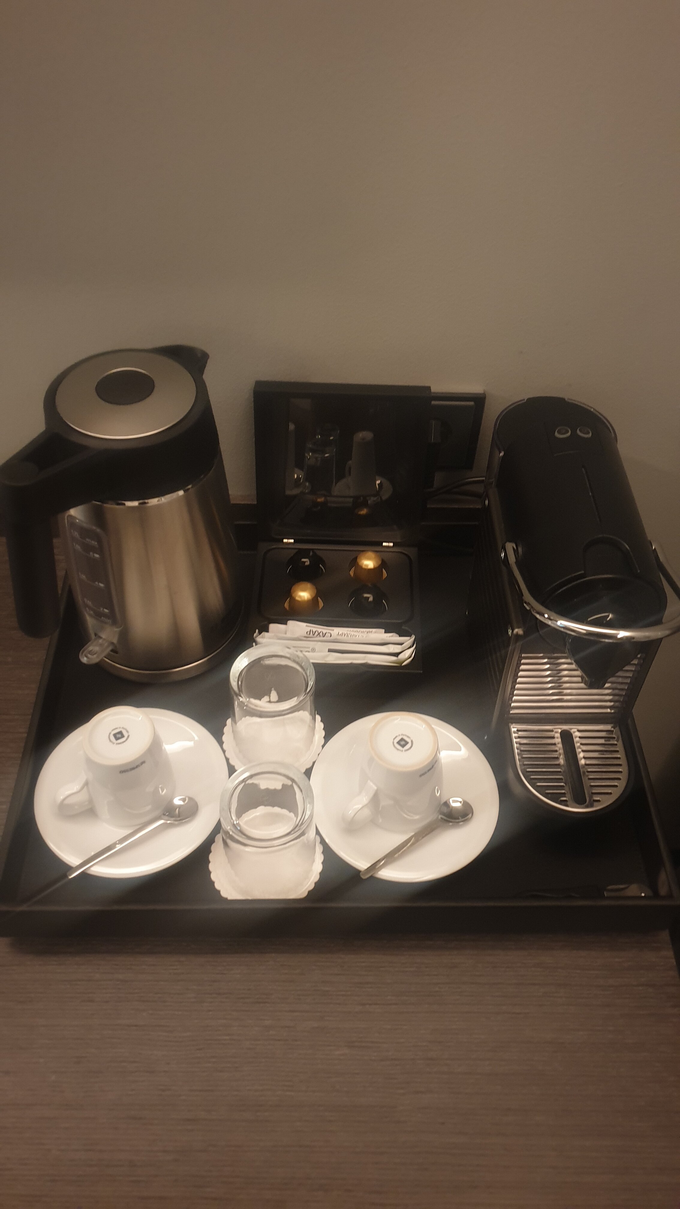 Фото FarFour Inn & Suite