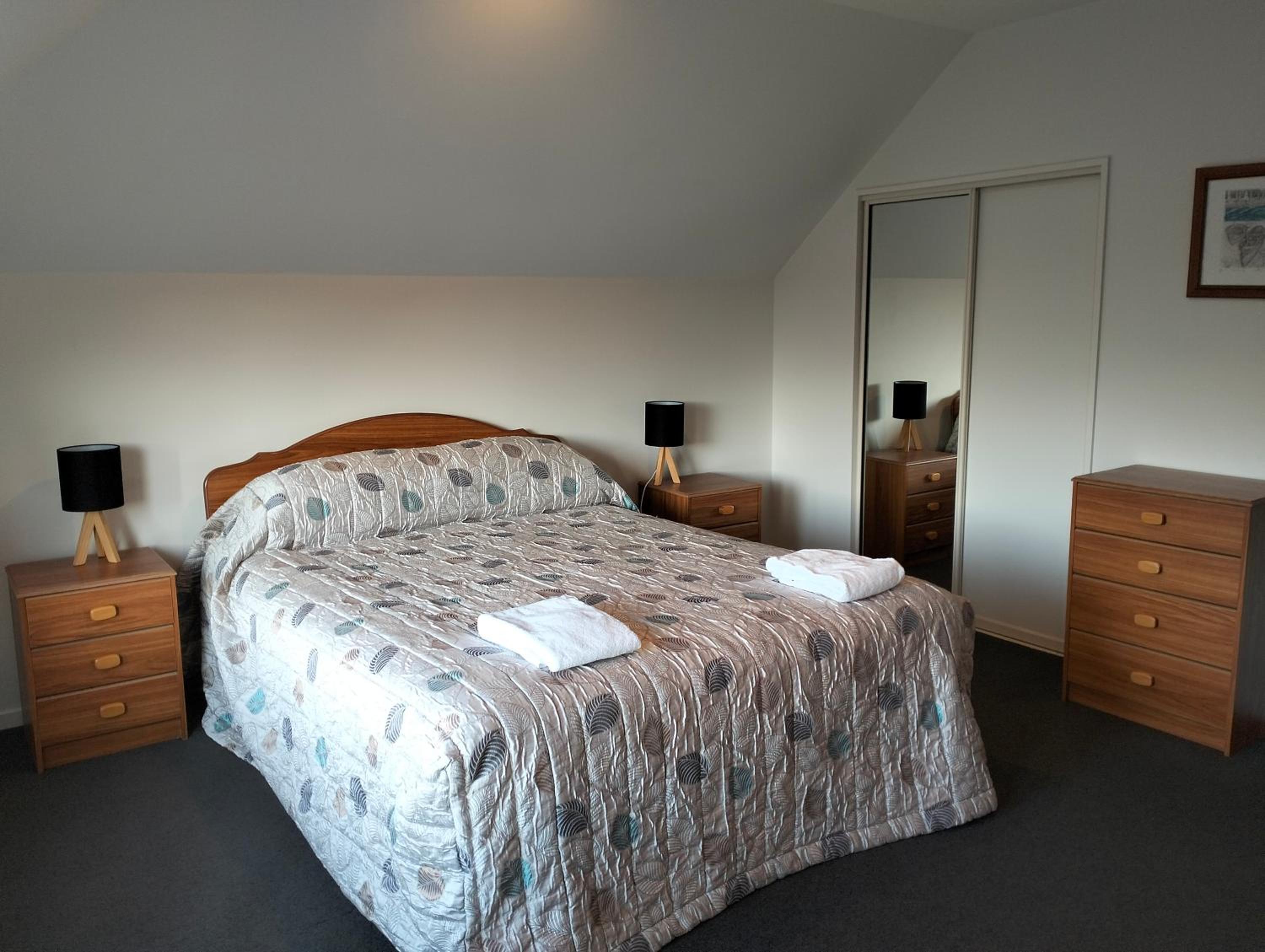 Фото Akaroa Village Inn