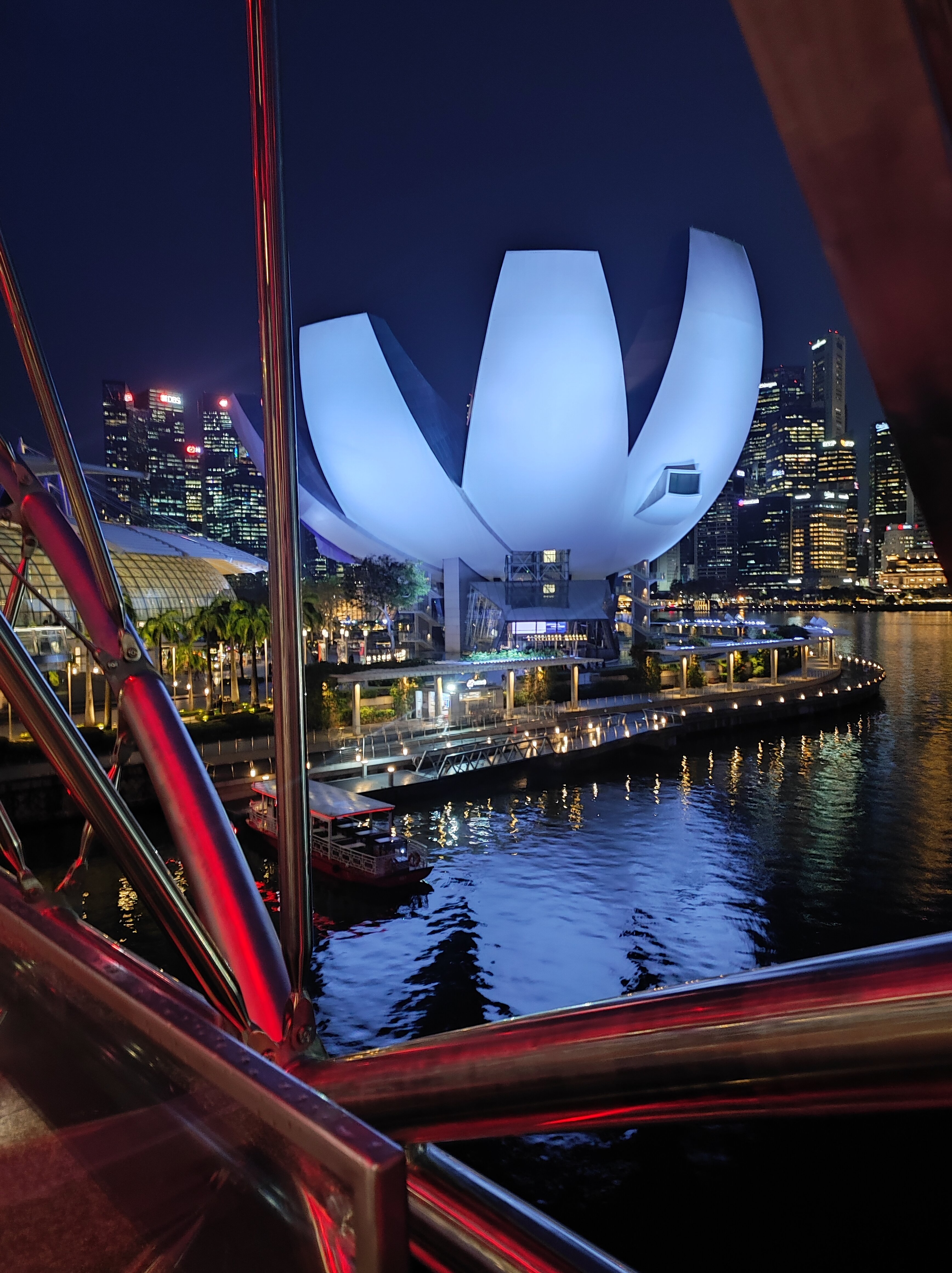 Фото Met A Space Pod @ Arab Street