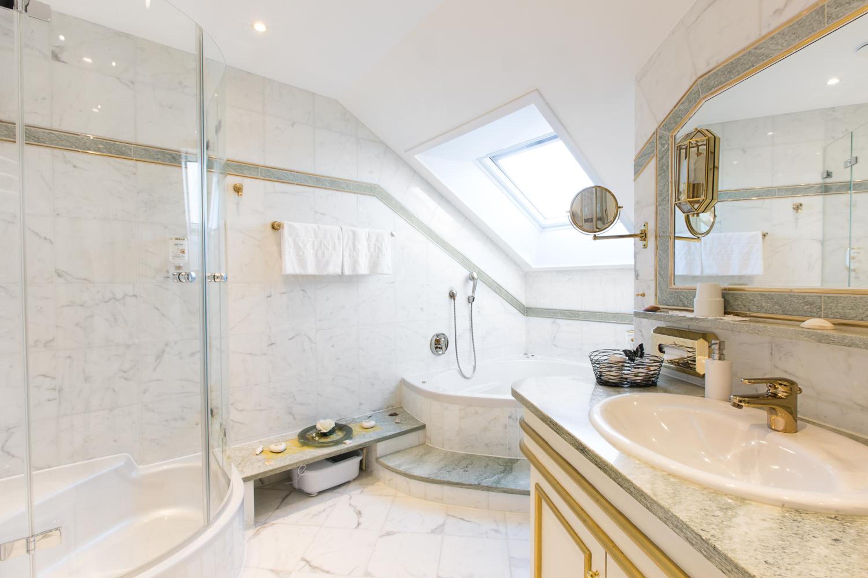 Фото Akzent Hotel Restaurant Altdorfer Hof