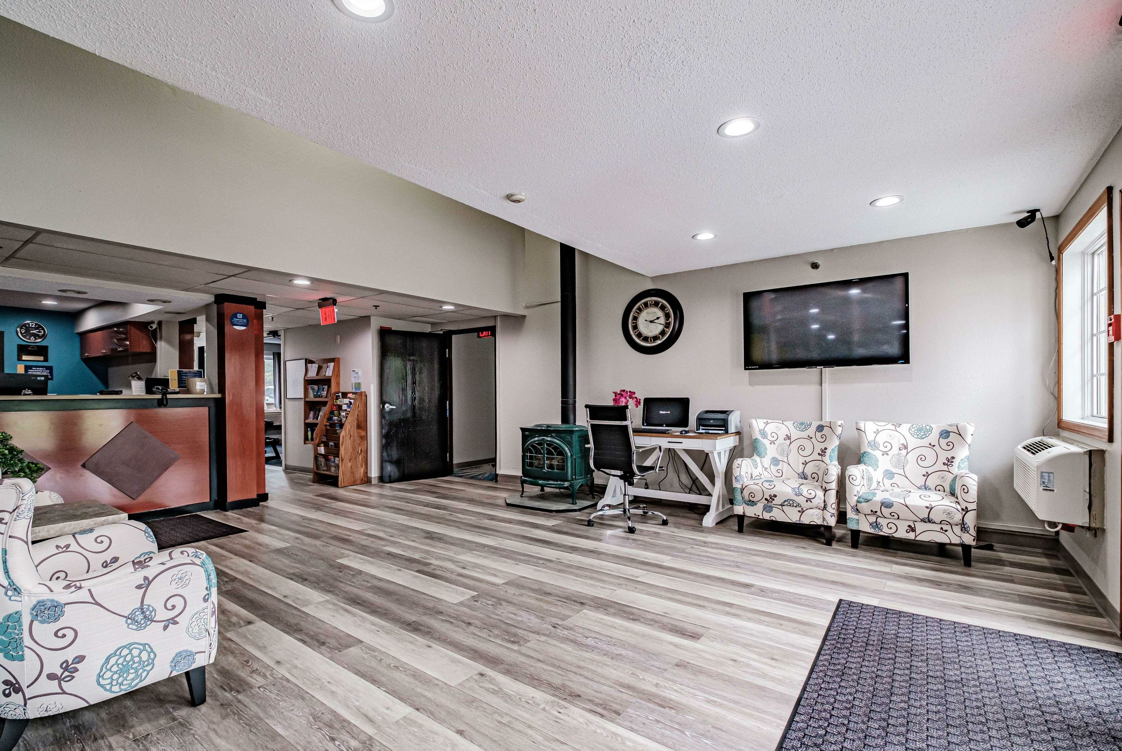 Фото Days Inn by Wyndham Brunswick Bath Area