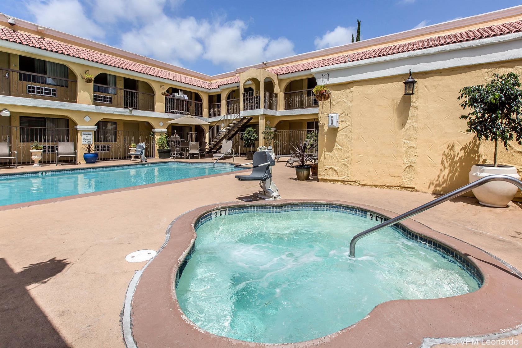 Фото Econo Lodge Inn & Suites El Cajon San Diego East