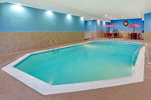 Гостиница La Quinta Inn & Suites by Wyndham Salisbury