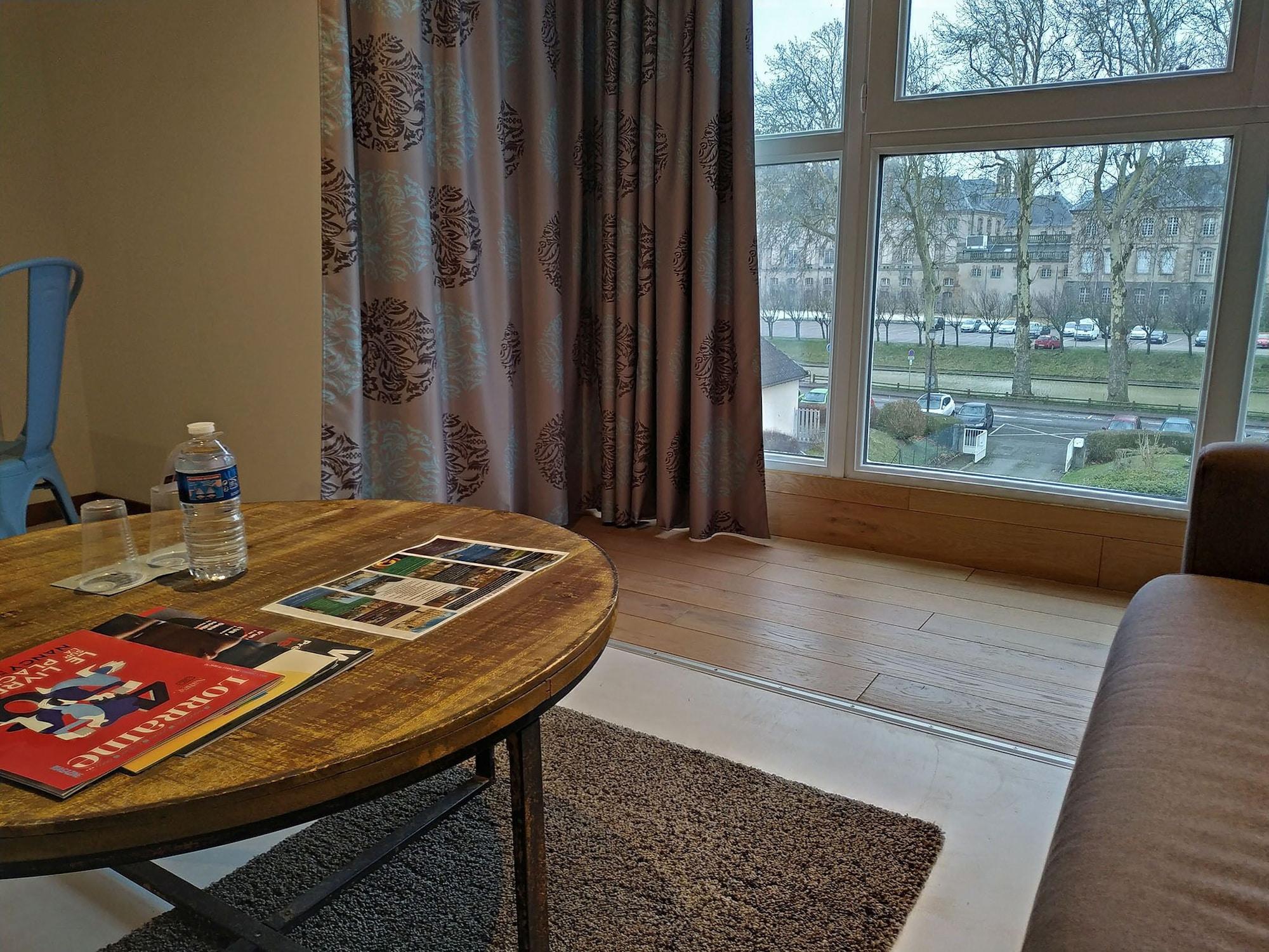 Фото Logis Hôtel Les Pages